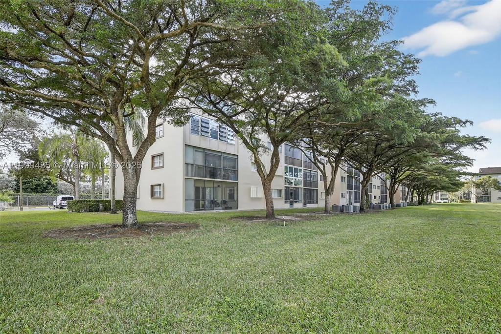 Real estate property located at 13105 16TH CT #407L, Broward, Ivanhoe East At Century V, Pembroke Pines, FL