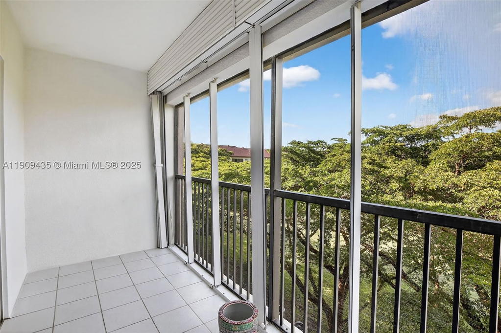 Real estate property located at 13105 16TH CT #407L, Broward, Ivanhoe East At Century V, Pembroke Pines, FL