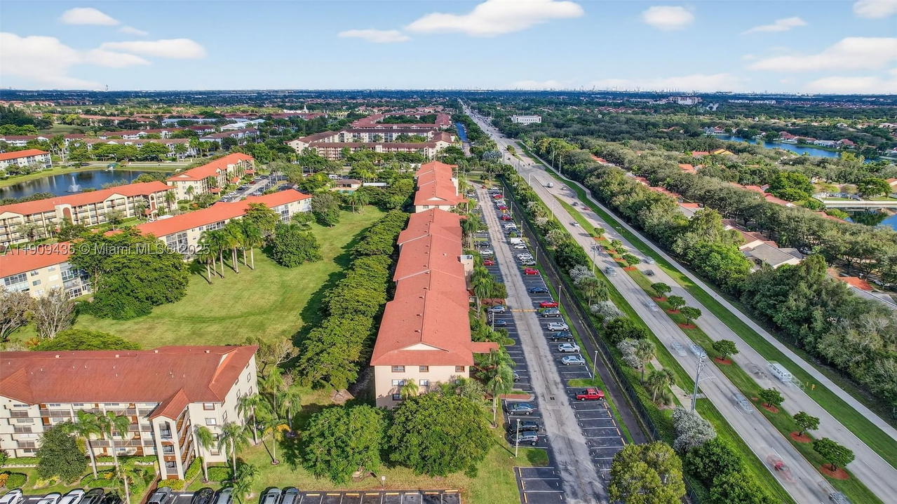 Real estate property located at 13105 16TH CT #407L, Broward, Ivanhoe East At Century V, Pembroke Pines, FL