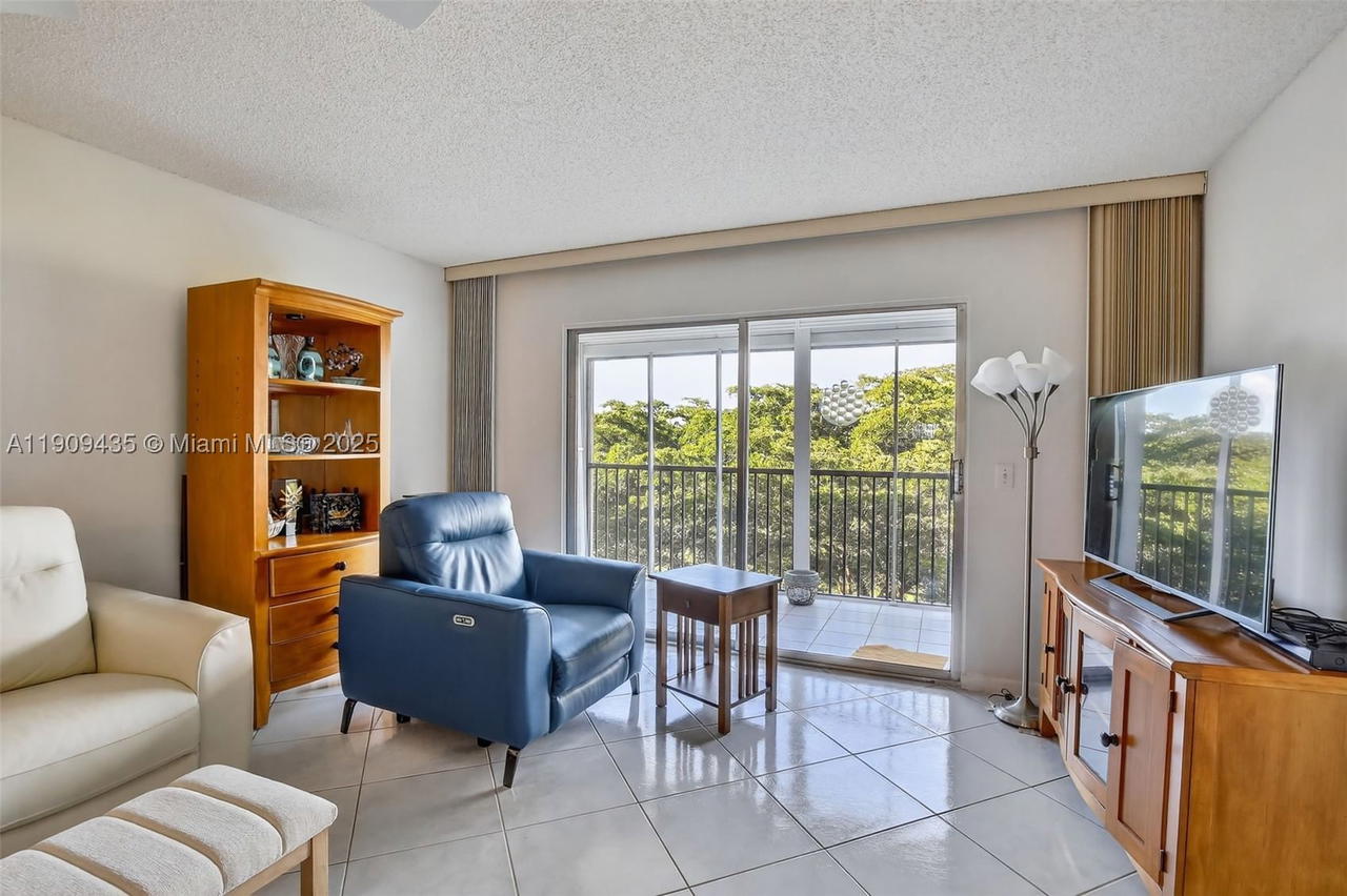 Real estate property located at 13105 16TH CT #407L, Broward, Ivanhoe East At Century V, Pembroke Pines, FL