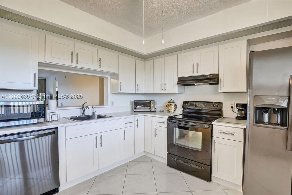 Real estate property located at 13105 16TH CT #407L, Broward, Ivanhoe East At Century V, Pembroke Pines, FL