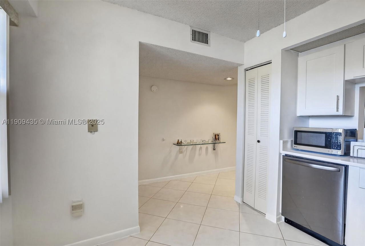 Real estate property located at 13105 16TH CT #407L, Broward, Ivanhoe East At Century V, Pembroke Pines, FL