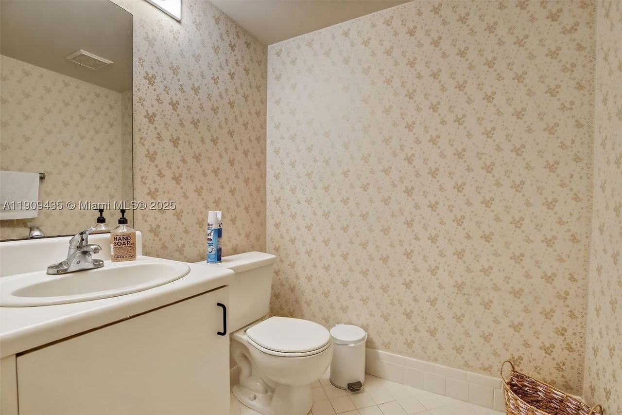 Real estate property located at 13105 16TH CT #407L, Broward, Ivanhoe East At Century V, Pembroke Pines, FL