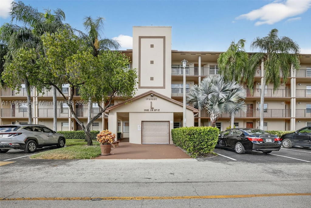 Real estate property located at 13105 16TH CT #407L, Broward, Ivanhoe East At Century V, Pembroke Pines, FL
