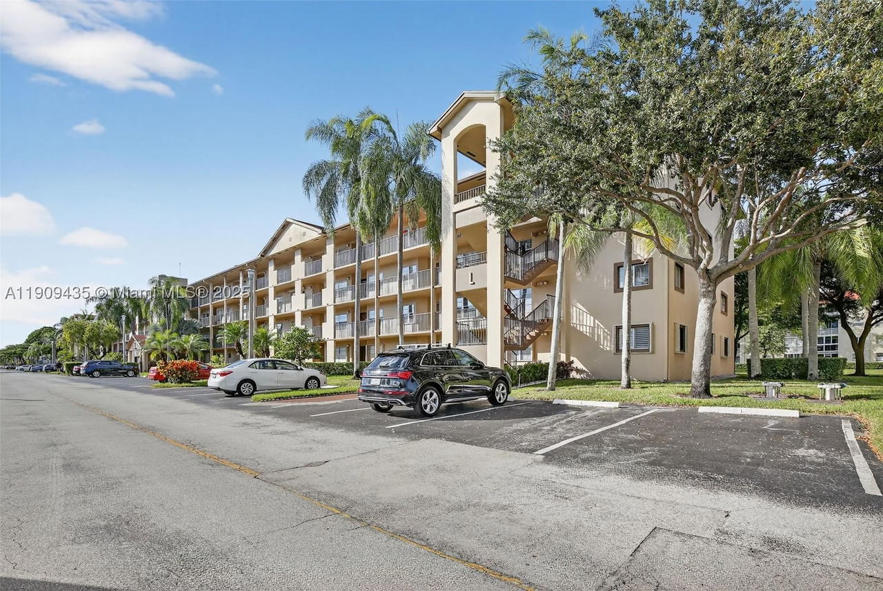 Real estate property located at 13105 16TH CT #407L, Broward, Ivanhoe East At Century V, Pembroke Pines, FL