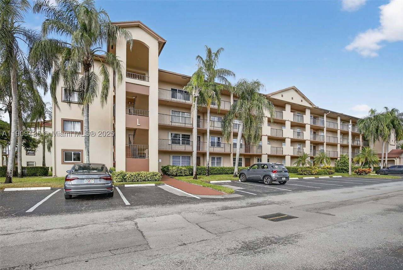 Real estate property located at 13105 16TH CT #407L, Broward, Ivanhoe East At Century V, Pembroke Pines, FL