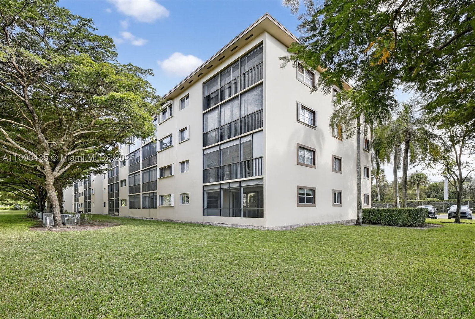 Real estate property located at 13105 16TH CT #407L, Broward, Ivanhoe East At Century V, Pembroke Pines, FL