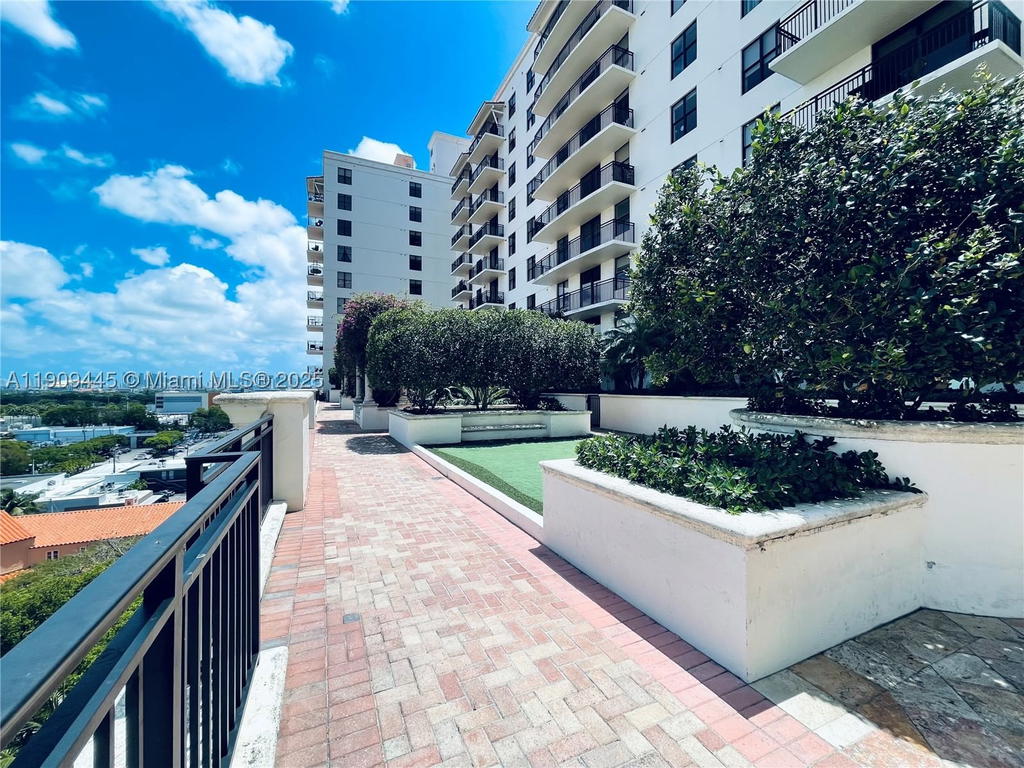 Real estate property located at 888 Douglas Rd #119, Miami-dade, Coral Gables Douglas Sec, Coral Gables, FL
