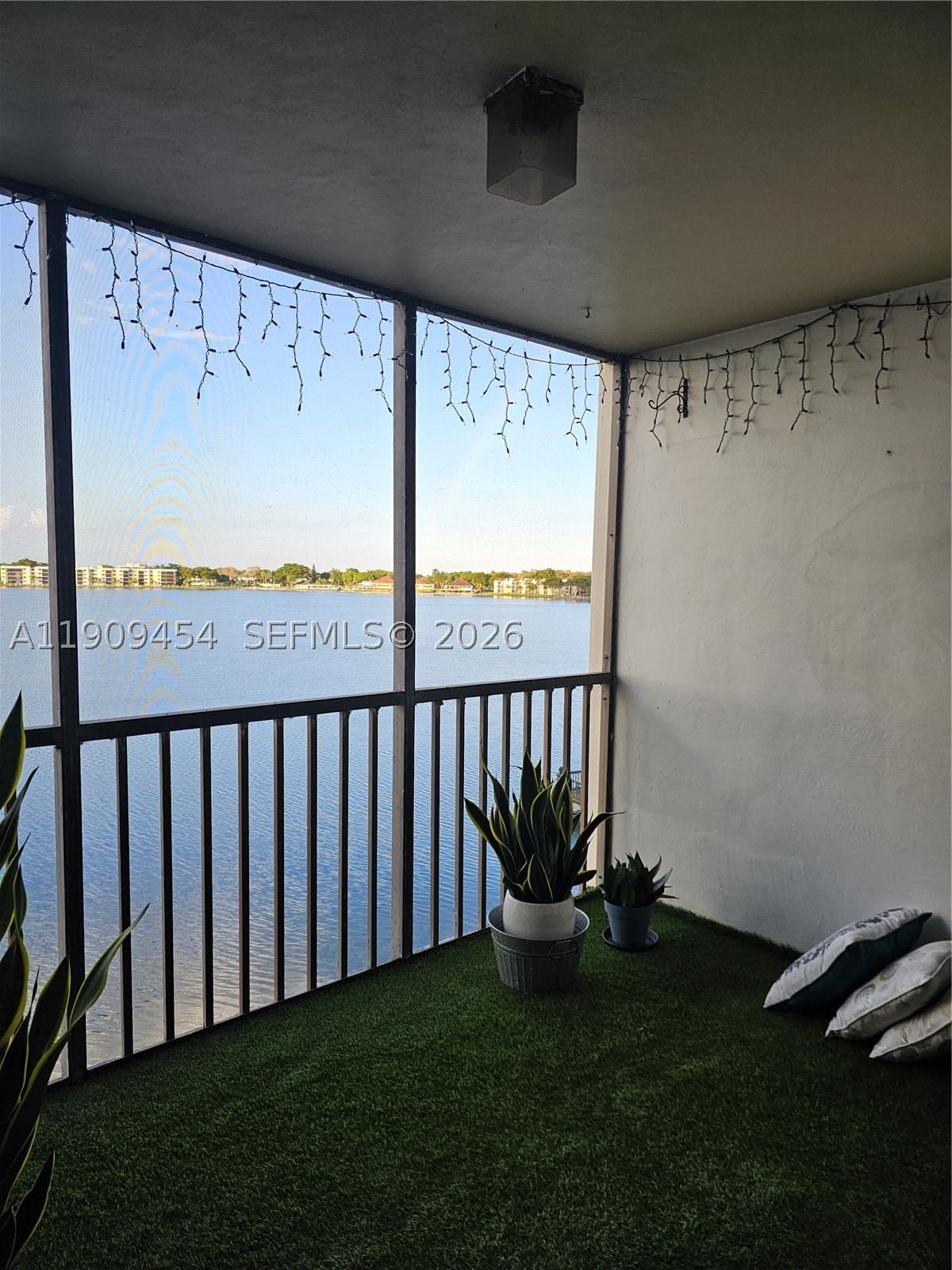 Real estate property located at 114 Lake Emerald Dr #409, Broward, Lake Emerald Condominiums, Oakland Park, FL