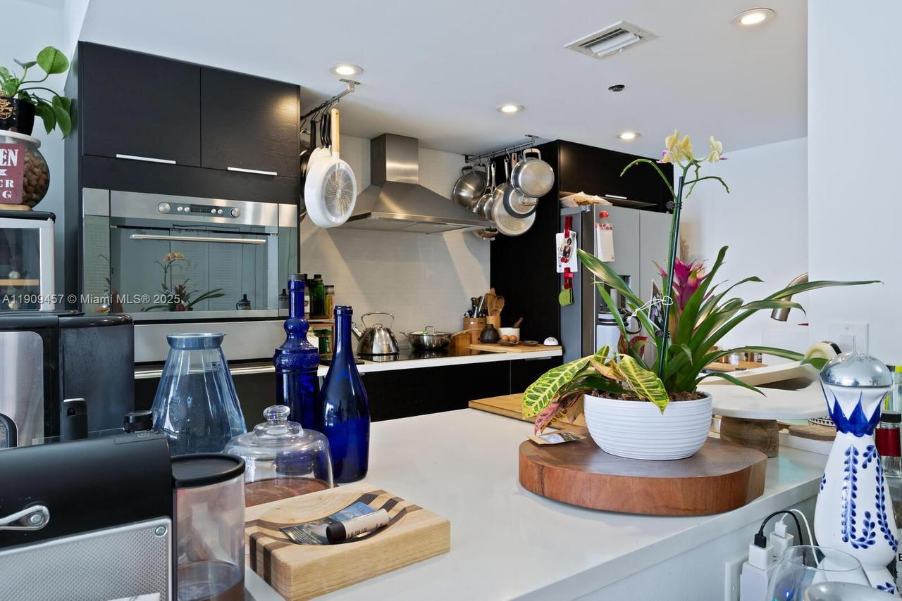 Real estate property located at 17500 Bay Rd S301, Miami-dade, Fairview House Condo, Sunny Isles Beach, FL