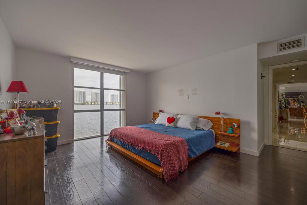 Real estate property located at 17500 Bay Rd S301, Miami-dade, Fairview House Condo, Sunny Isles Beach, FL