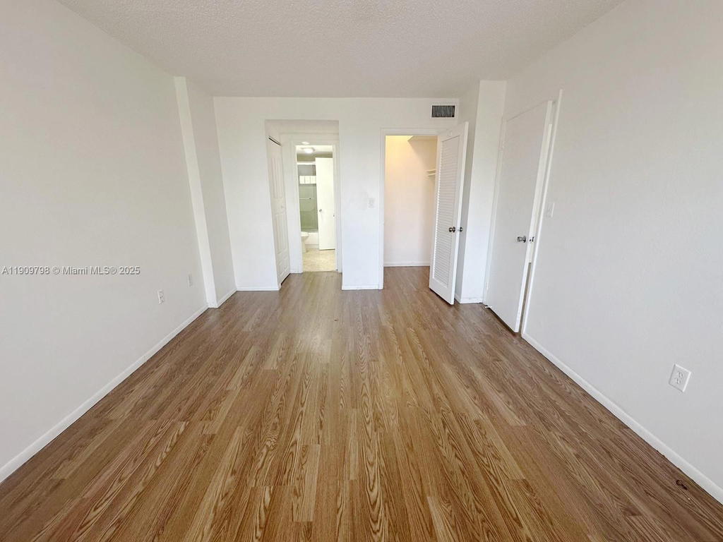 Real estate property located at 15600 7th Ave #301, Miami-dade, Parkway Towers Bldg 1 Con, Miami, FL