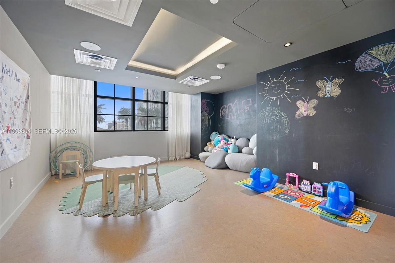 Real estate property located at 159 6th St #3706, Miami-dade, 159 Ne 6th Street Condo, Miami, FL