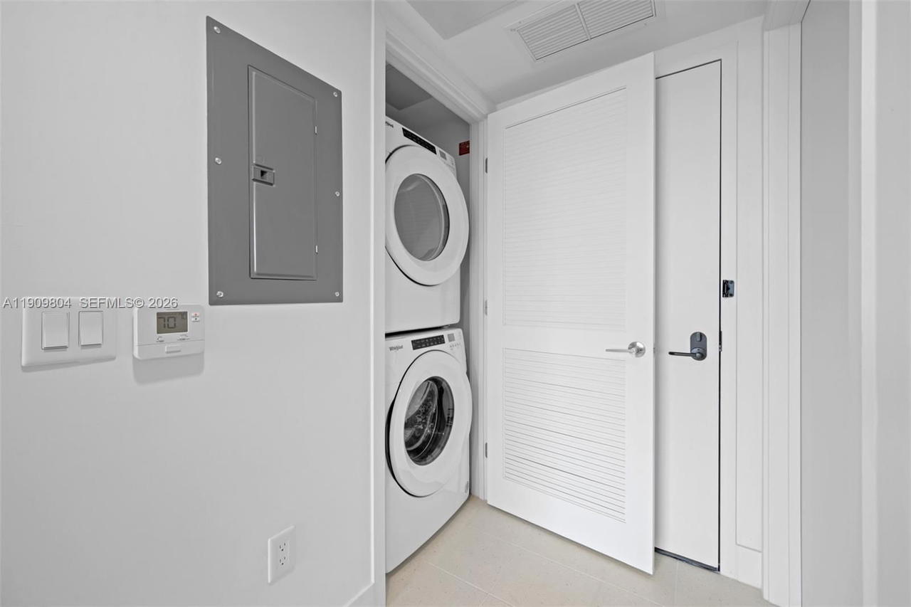 Real estate property located at 159 6th St #3706, Miami-dade, 159 Ne 6th Street Condo, Miami, FL
