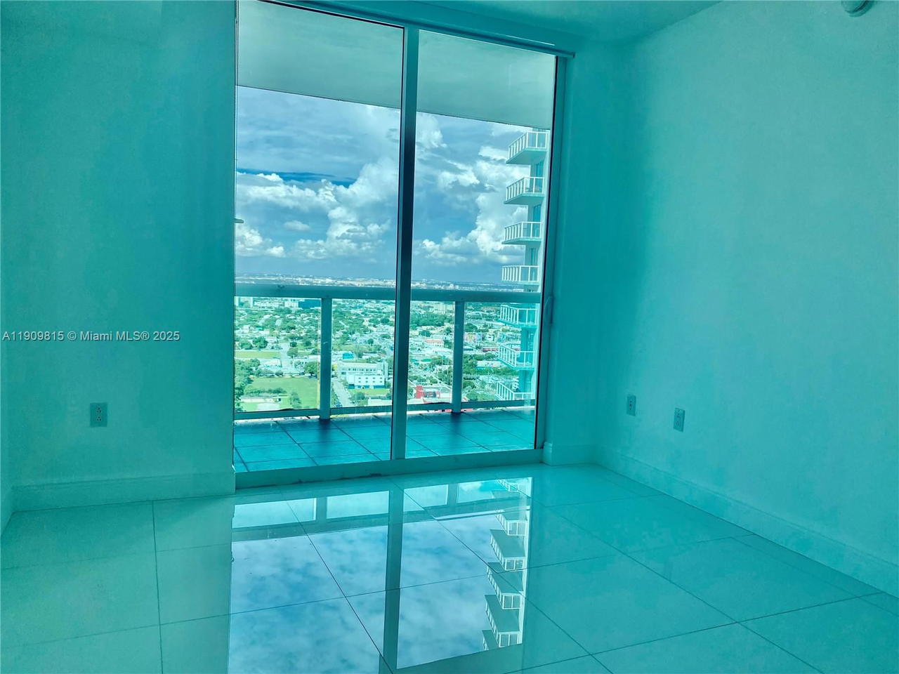 Real estate property located at 1800 BAYSHORE DR #4210, Miami-dade, 1800 Club Condo, Miami, FL