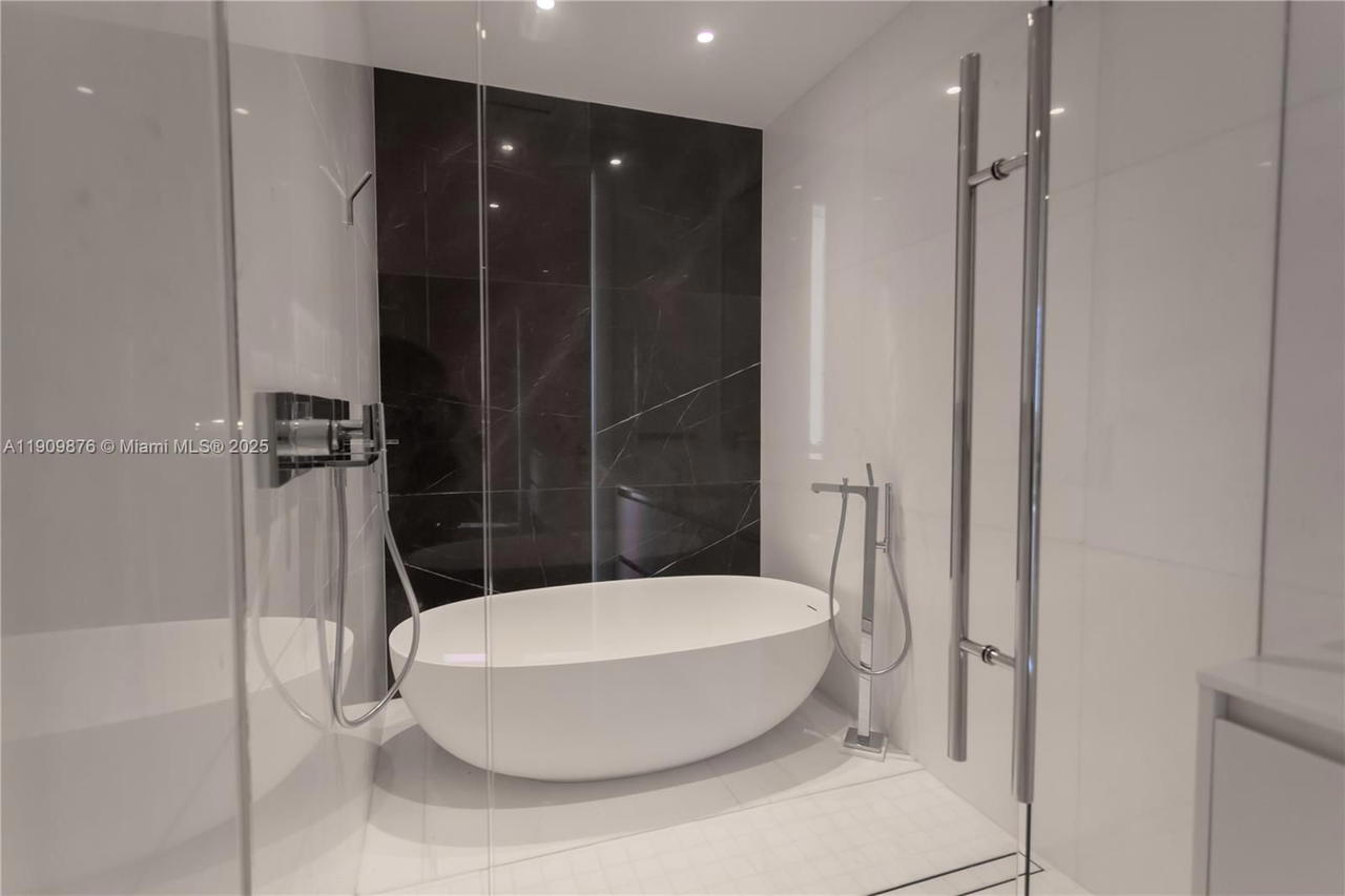 Real estate property located at 300 Biscayne Blvd Way #1003, Miami-dade, Aston Martin, Miami, FL