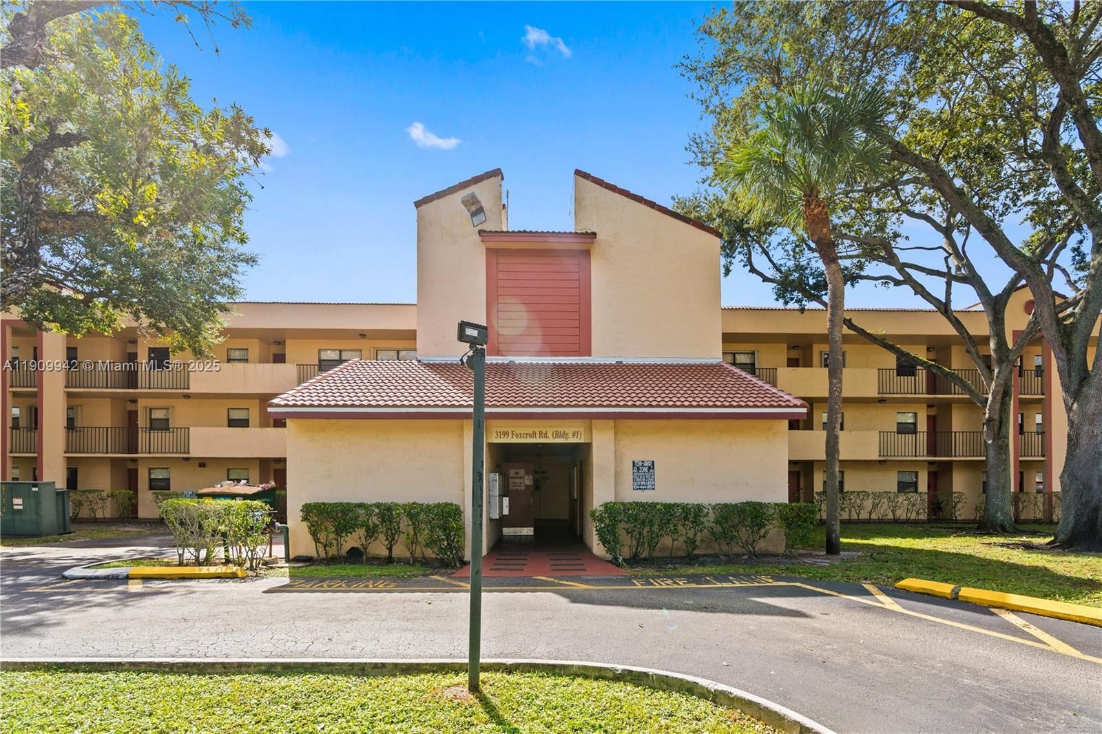 Real estate property located at 3199 Foxcroft Rd #314, Broward, Miramar Club Condominium, Miramar, FL