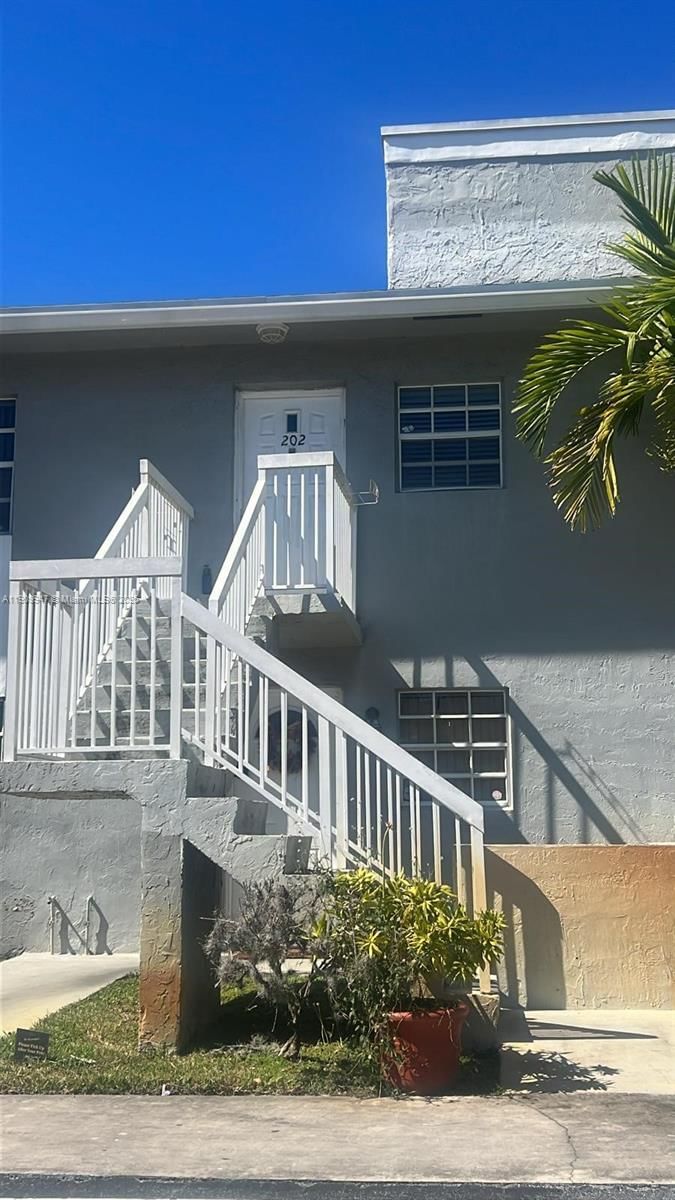 Real estate property located at 438 210th Cir Ter #202-4B, Miami-dade, Monterey Village-two Cond, Miami, FL