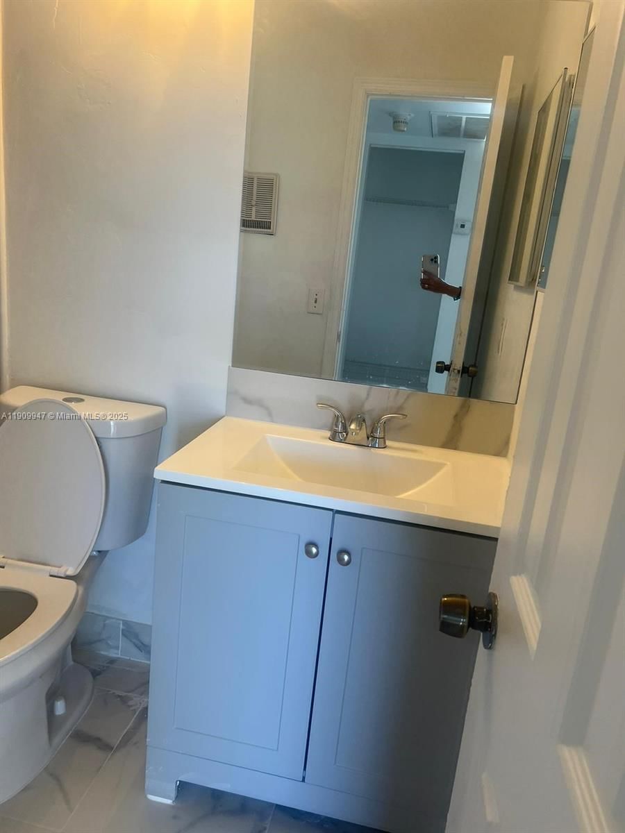 Real estate property located at 438 210th Cir Ter #202-4B, Miami-dade, Monterey Village-two Cond, Miami, FL