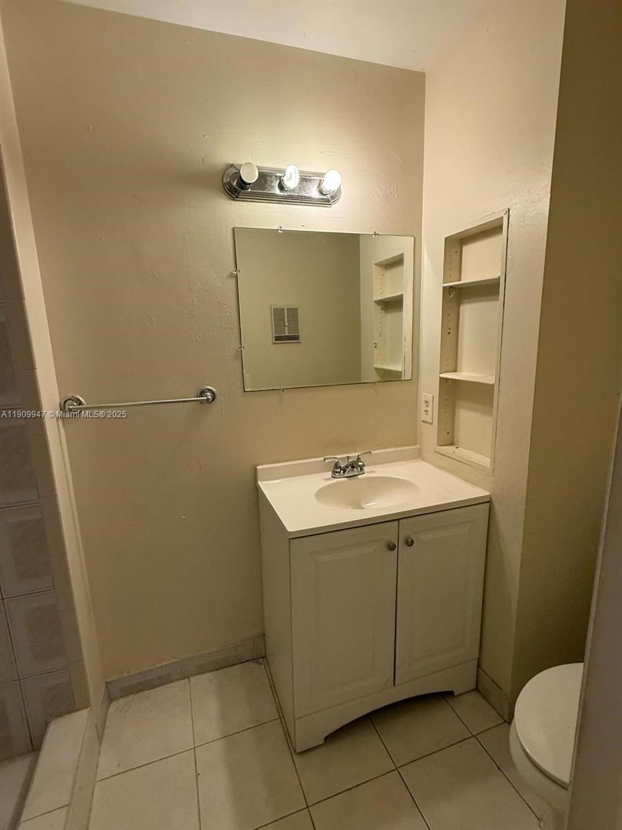 Real estate property located at 438 210th Cir Ter #202-4B, Miami-dade, Monterey Village-two Cond, Miami, FL