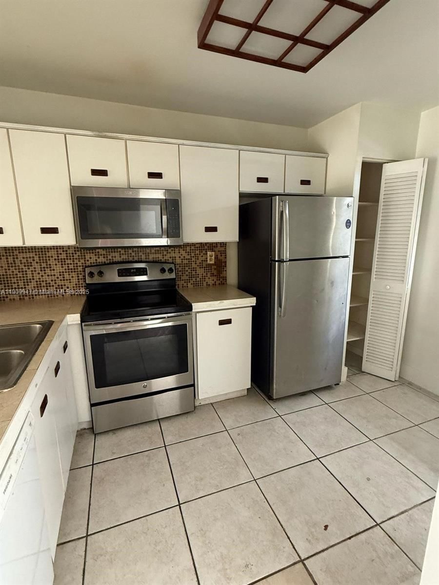 Real estate property located at 438 210th Cir Ter #202-4B, Miami-dade, Monterey Village-two Cond, Miami, FL