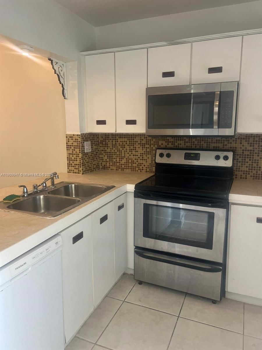 Real estate property located at 438 210th Cir Ter #202-4B, Miami-dade, Monterey Village-two Cond, Miami, FL