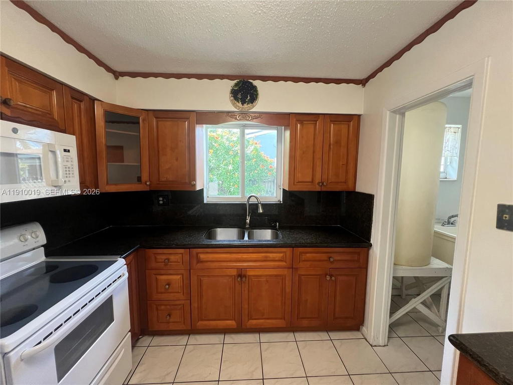 Real estate property located at 6200 19th St, Broward, Welwyn Manor, Miramar, FL