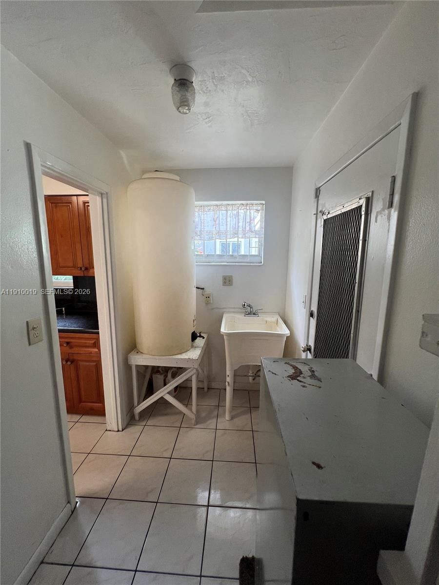 Real estate property located at 6200 19th St, Broward, Welwyn Manor, Miramar, FL