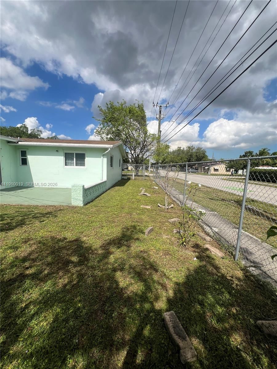 Real estate property located at 6200 19th St, Broward, Welwyn Manor, Miramar, FL