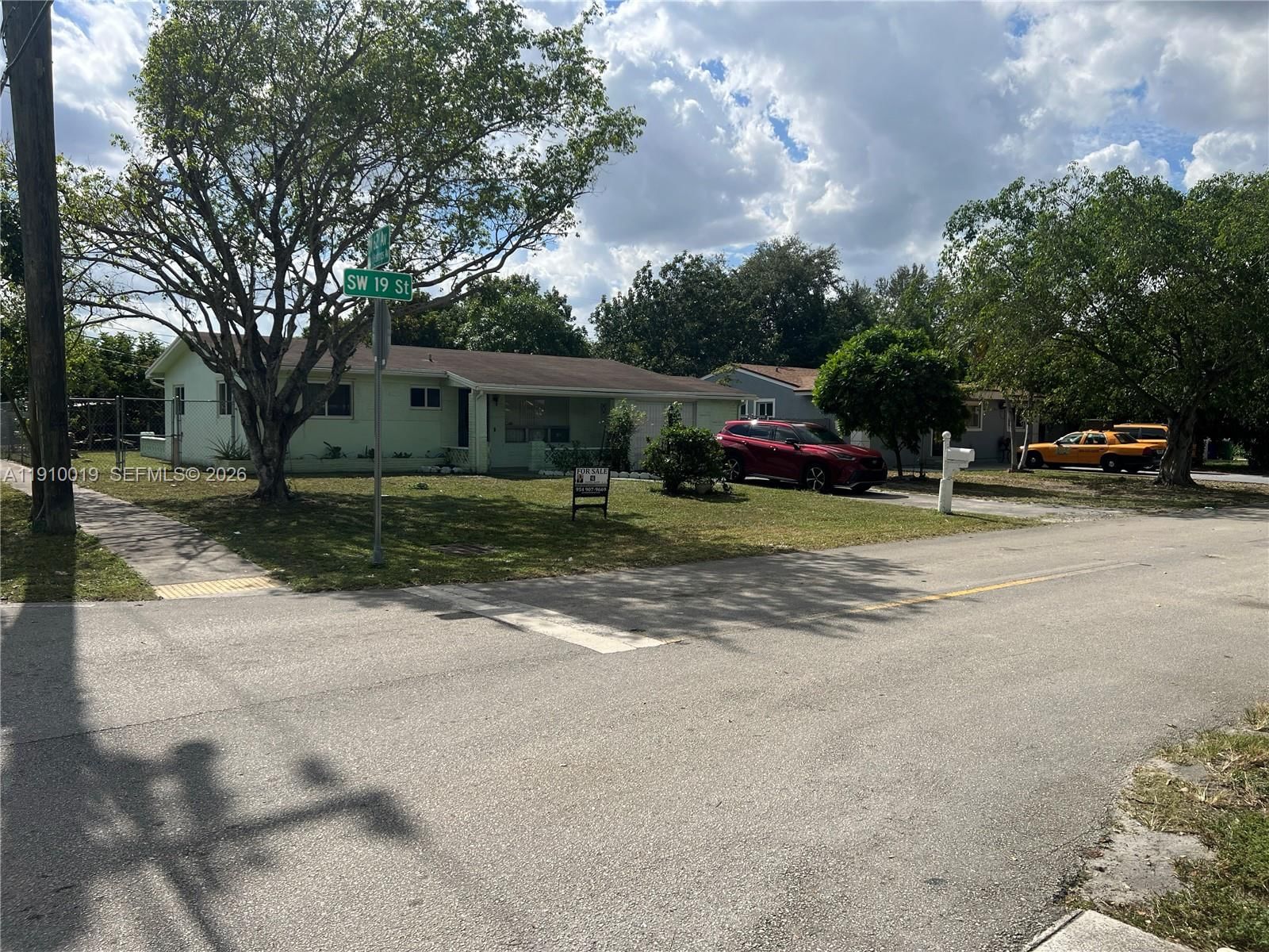 Real estate property located at 6200 19th St, Broward, Welwyn Manor, Miramar, FL