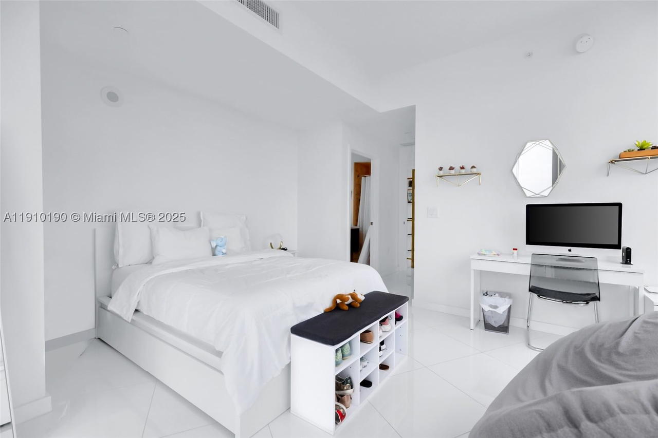 Real estate property located at 851 1st Ave #1202, Miami-dade, Paramount Miami Worldcent, Miami, FL