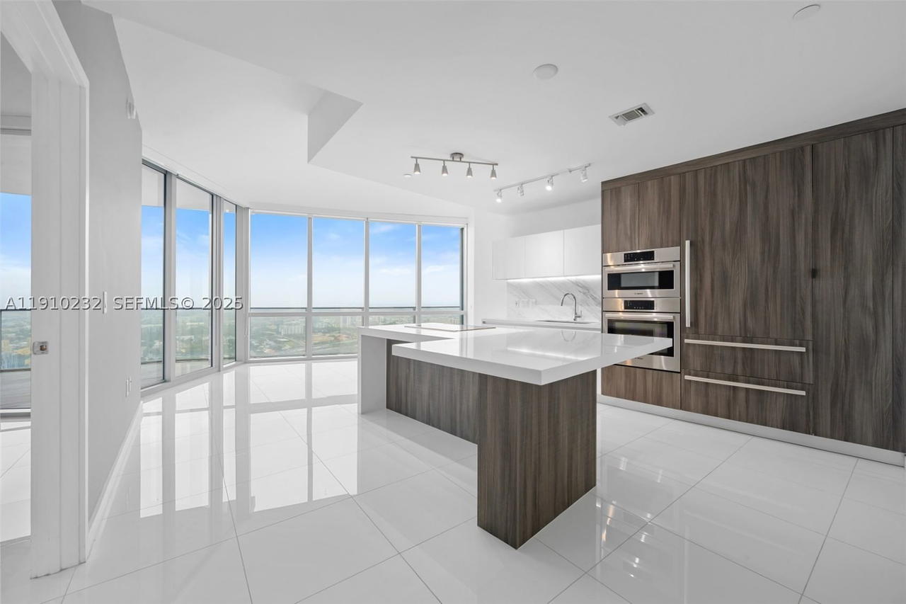 Real estate property located at 851 1st Ave #4204, Miami-dade, Paramount Miami Worldcent, Miami, FL