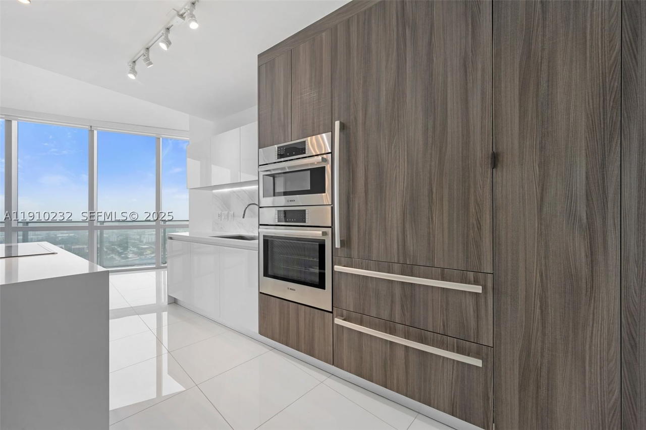 Real estate property located at 851 1st Ave #4204, Miami-dade, Paramount Miami Worldcent, Miami, FL