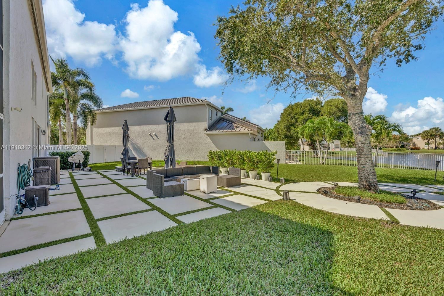 Real estate property located at 15697 12th Pl, Broward, Towngate, Pembroke Pines, FL