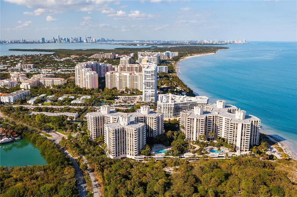 Real estate property located at 1111 Crandon Blvd C205, Miami-dade, Towers Of Key Biscayne Co, Key Biscayne, FL