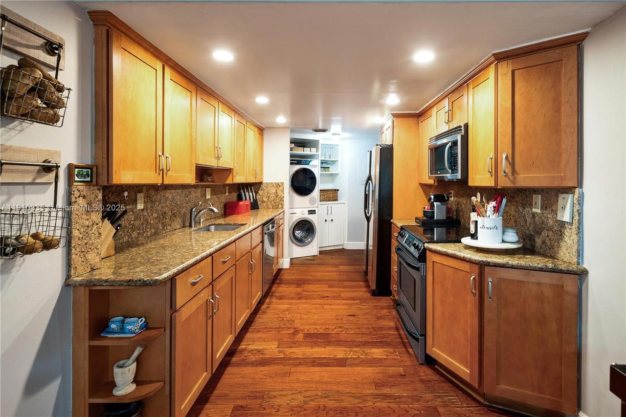 Real estate property located at 1111 Crandon Blvd C205, Miami-dade, Towers Of Key Biscayne Co, Key Biscayne, FL