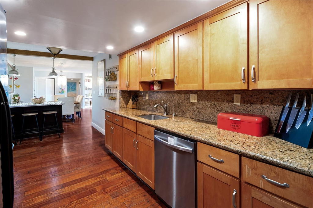 Real estate property located at 1111 Crandon Blvd C205, Miami-dade, Towers Of Key Biscayne Co, Key Biscayne, FL