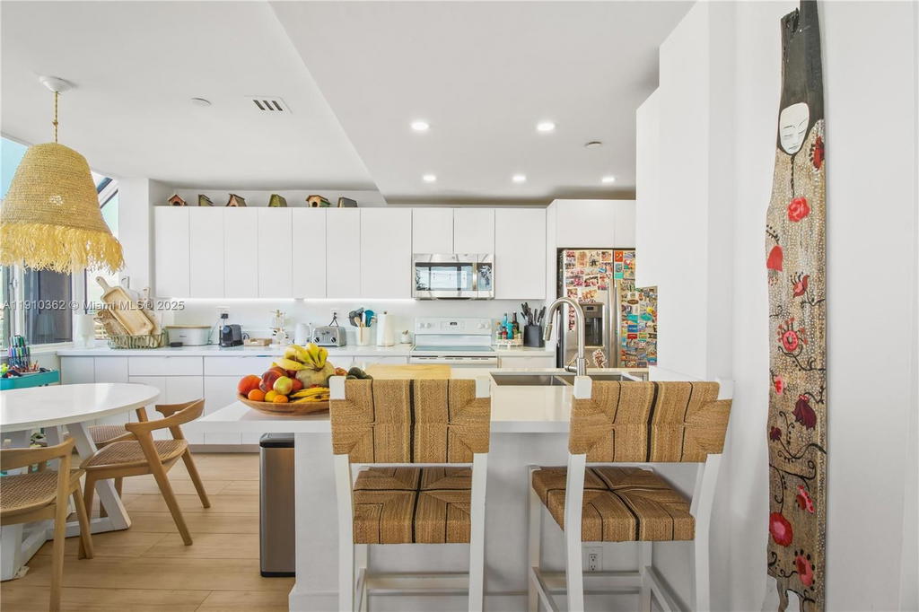Real estate property located at 151 Crandon Blvd #1136, Miami-dade, The Emeraldbay @ Key Colo, Key Biscayne, FL