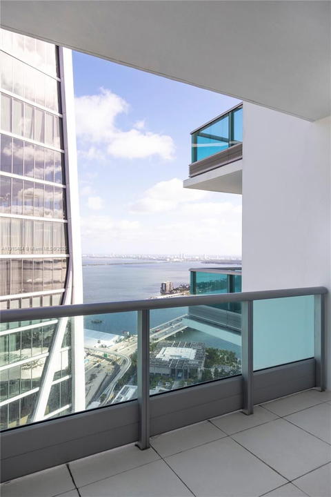 Real estate property located at 900 Biscayne Blvd #5610, Miami-dade, 900 Biscayne Bay Condo, Miami, FL