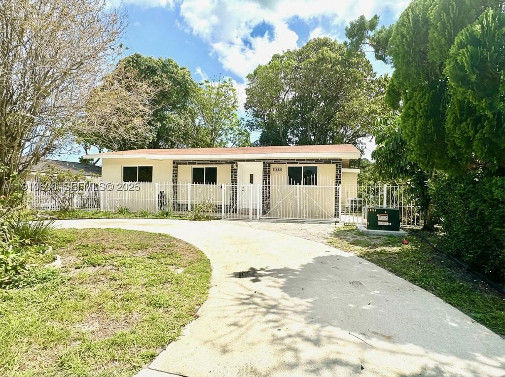 Real estate property located at 6440 20th St, Broward, Welwyn Park, Miramar, FL