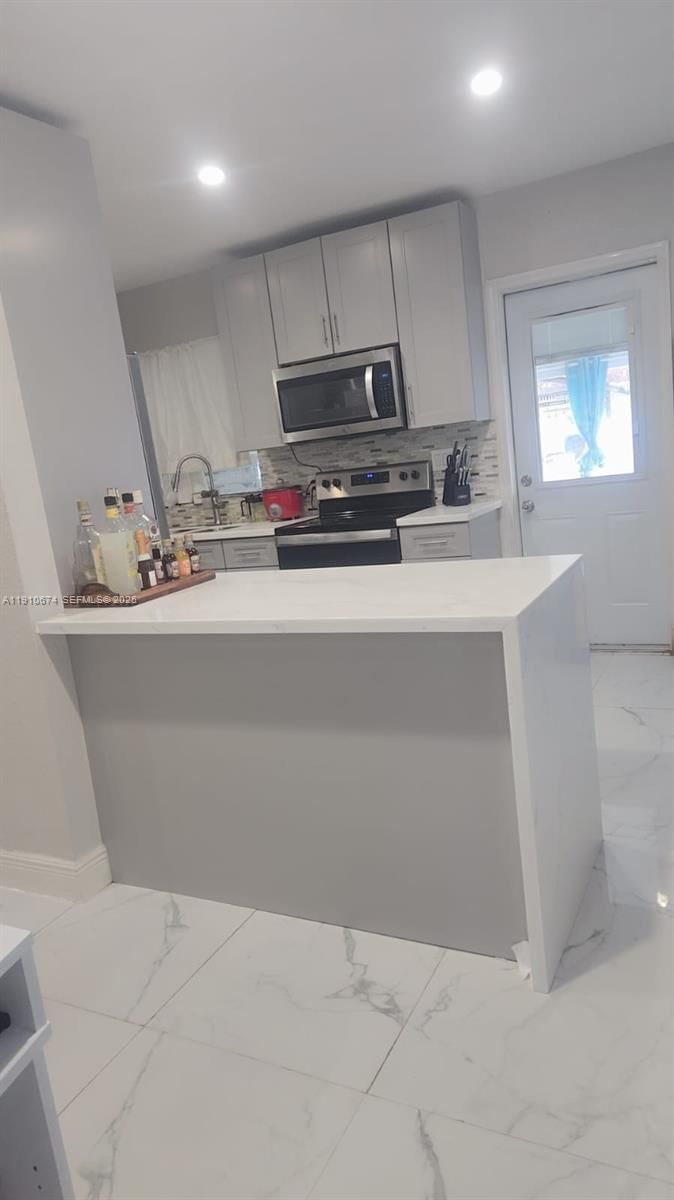 Real estate property located at 15210 28th Pl, Miami-dade, Guava Grove Estates 1st A, Miami Gardens, FL