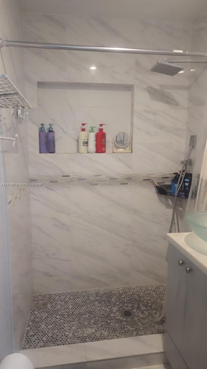 Real estate property located at 15210 28th Pl, Miami-dade, Guava Grove Estates 1st A, Miami Gardens, FL