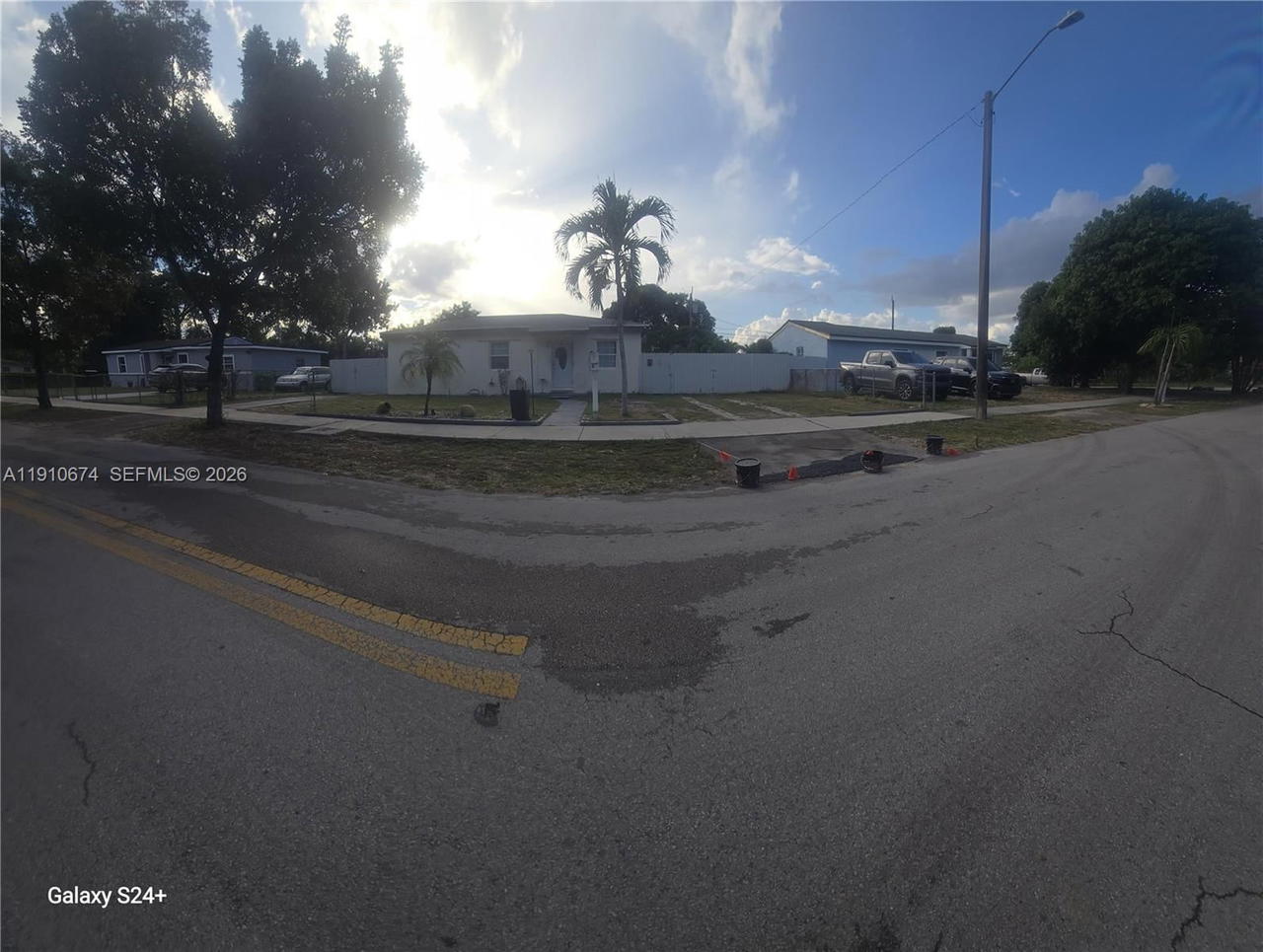 Real estate property located at 15210 28th Pl, Miami-dade, Guava Grove Estates 1st A, Miami Gardens, FL