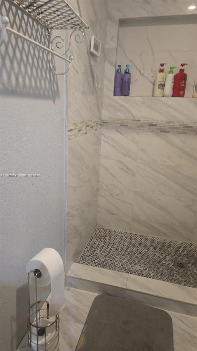 Real estate property located at 15210 28th Pl, Miami-dade, Guava Grove Estates 1st A, Miami Gardens, FL