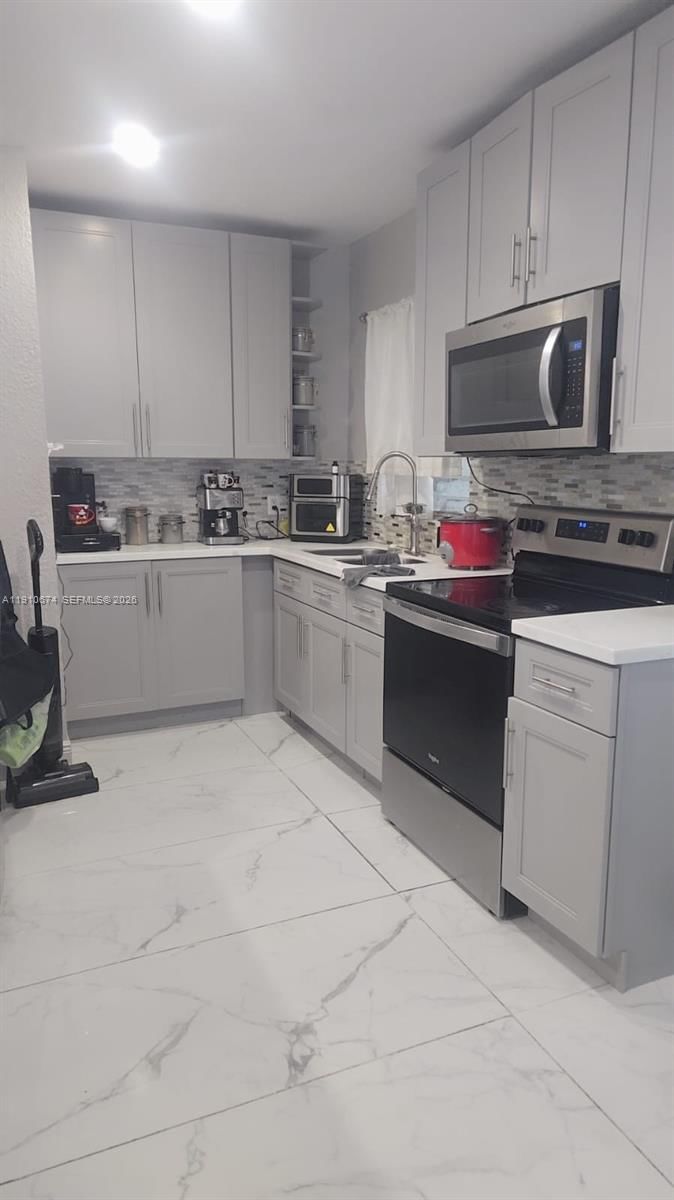 Real estate property located at 15210 28th Pl, Miami-dade, Guava Grove Estates 1st A, Miami Gardens, FL
