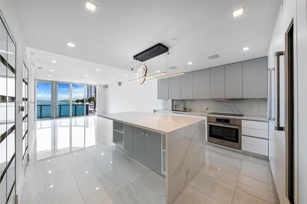 Real estate property located at 7918 Harbour Island Dr #207, Miami-dade, 360 Condo C, North Bay Village, FL
