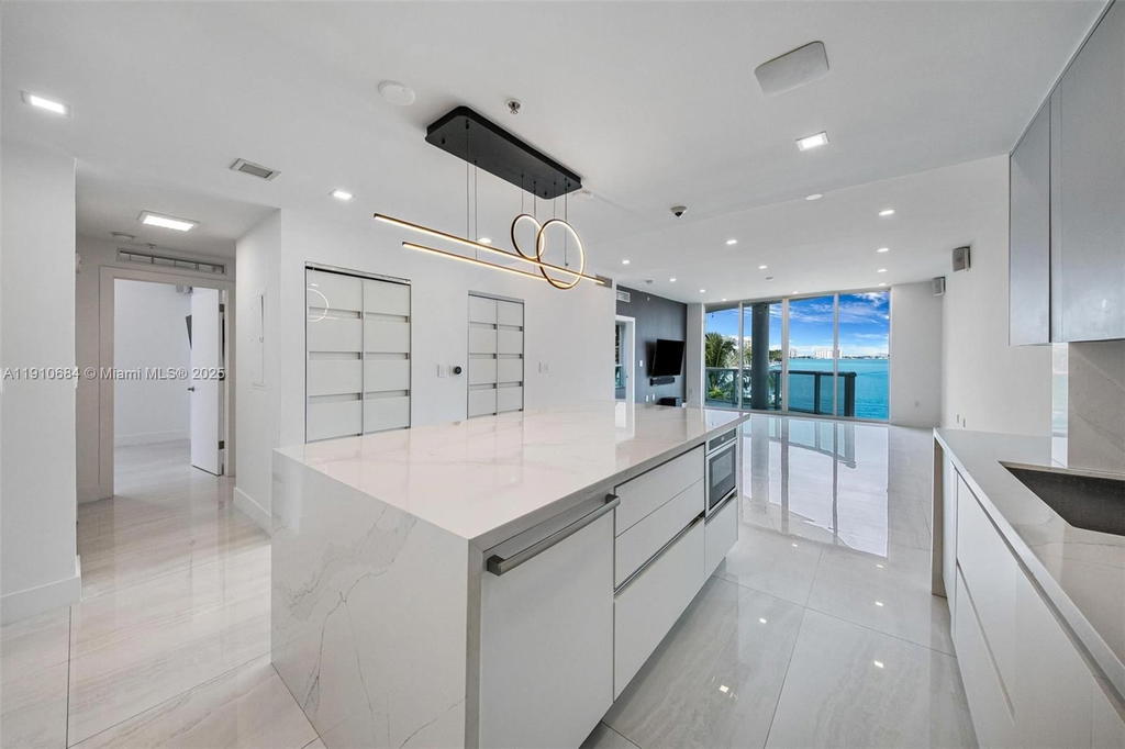 Real estate property located at 7918 Harbour Island Dr #207, Miami-dade, 360 Condo C, North Bay Village, FL