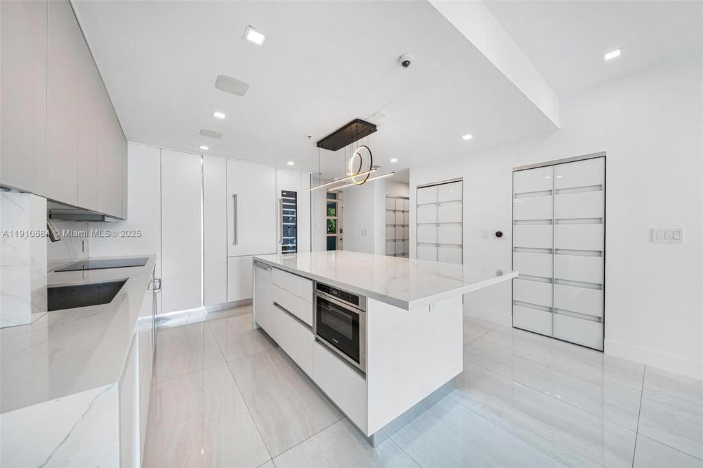 Real estate property located at 7918 Harbour Island Dr #207, Miami-dade, 360 Condo C, North Bay Village, FL