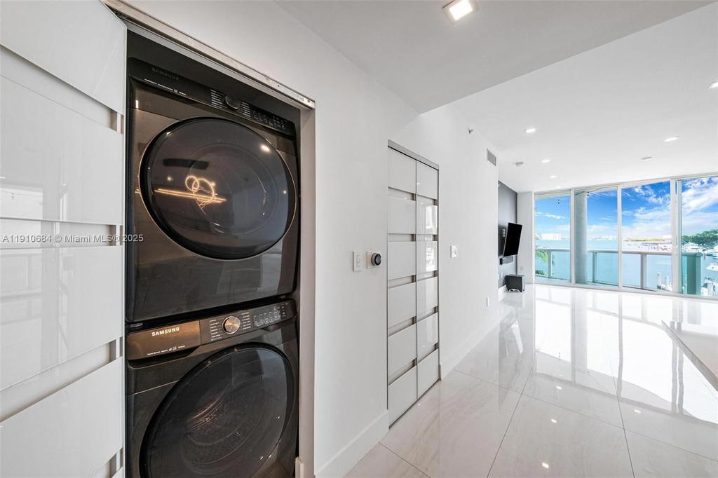 Real estate property located at 7918 Harbour Island Dr #207, Miami-dade, 360 Condo C, North Bay Village, FL