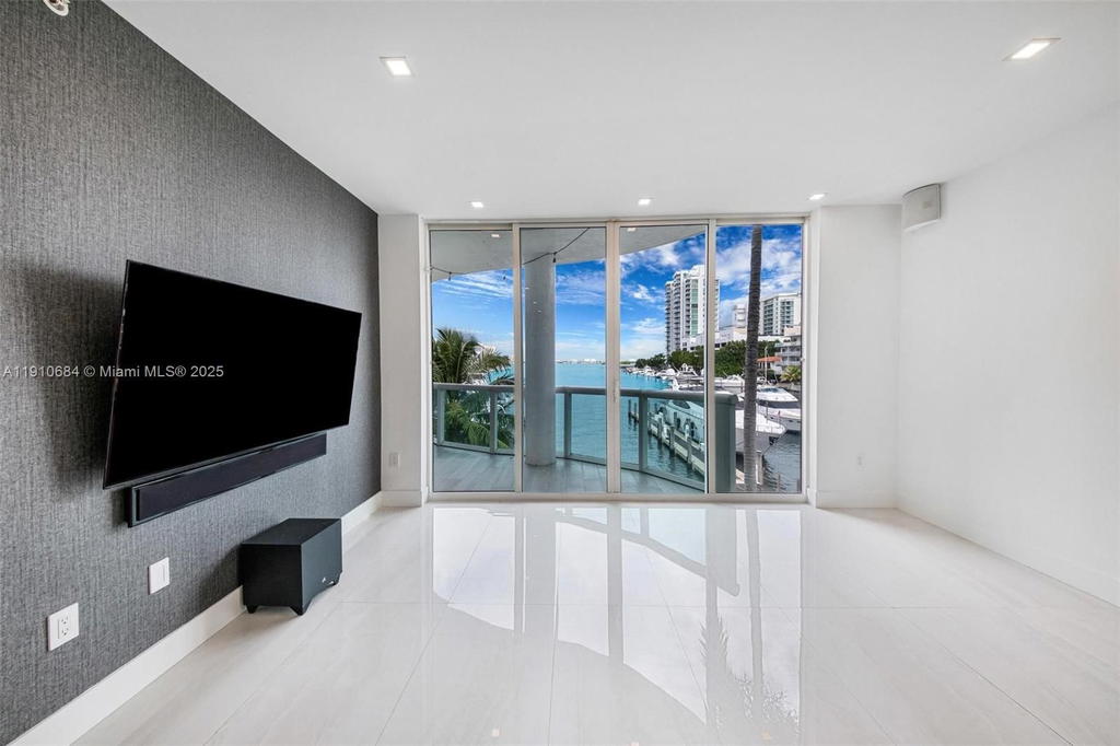 Real estate property located at 7918 Harbour Island Dr #207, Miami-dade, 360 Condo C, North Bay Village, FL
